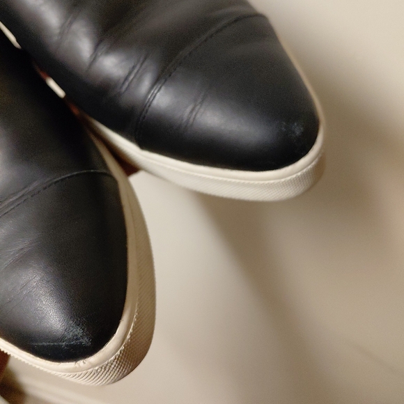 Vince Women's Black Pointy Toe Slip-On Sneakers Size 7.5 - Picture 3 of 9